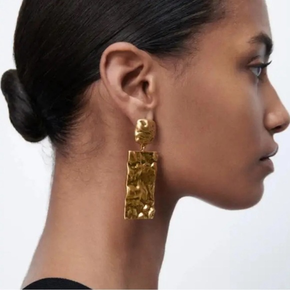 Fashion Nova Gold Hammered Square Drop Earrings - Picture 3 of 15